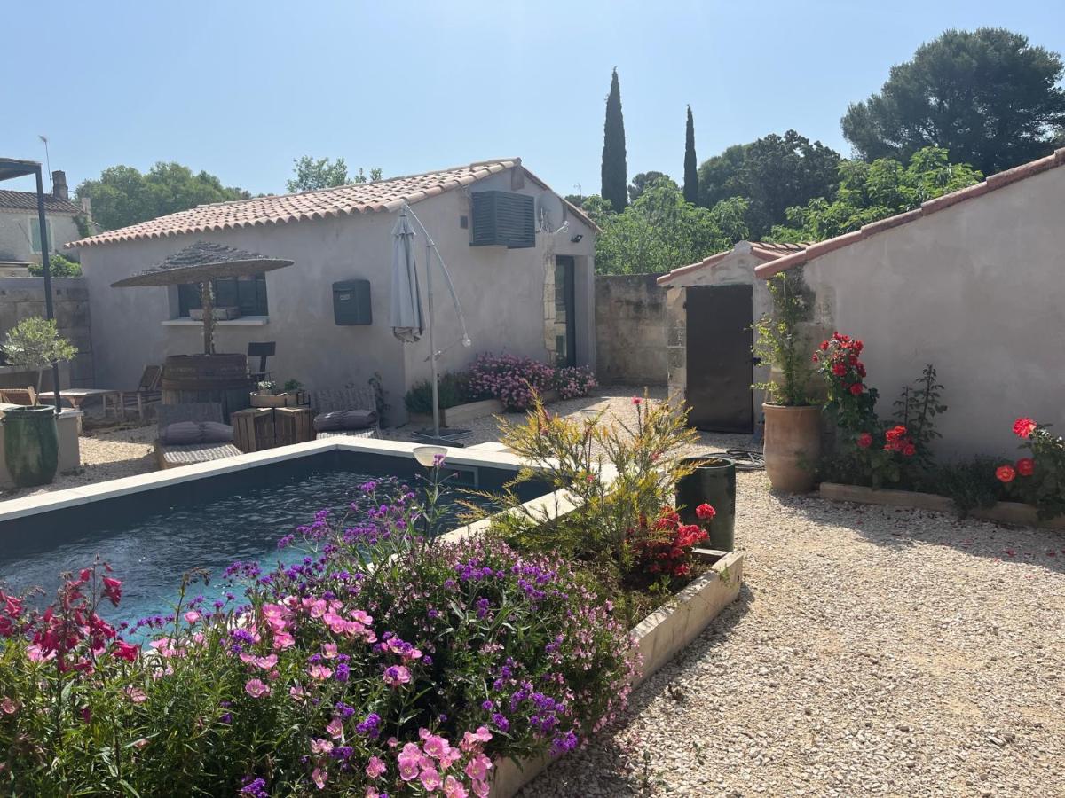Studio Dans Les Alpilles Appartement Fontvieille Buitenkant foto