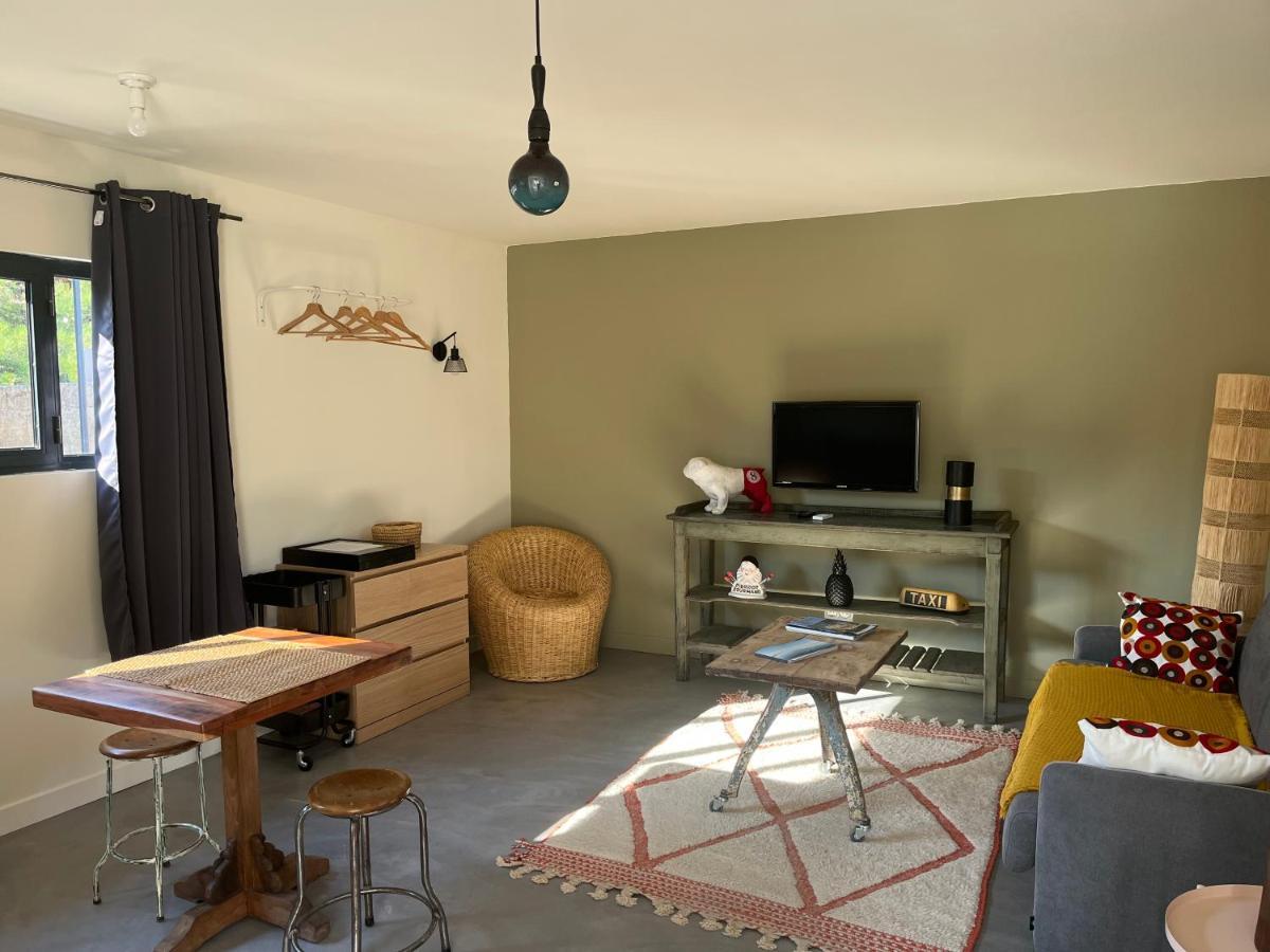 Studio Dans Les Alpilles Appartement Fontvieille Buitenkant foto